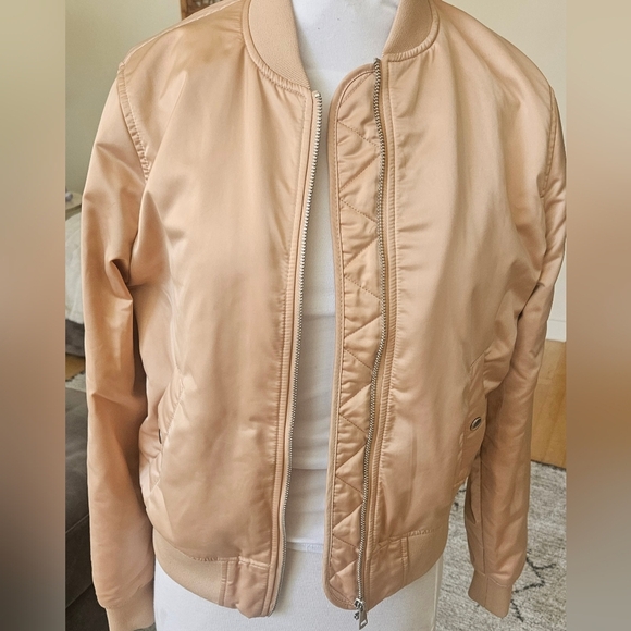 H&M Bomber Jacket Full Front Zip Women's 6/Medium Blush Pink Satin Comfortable - Picture 2 of 6